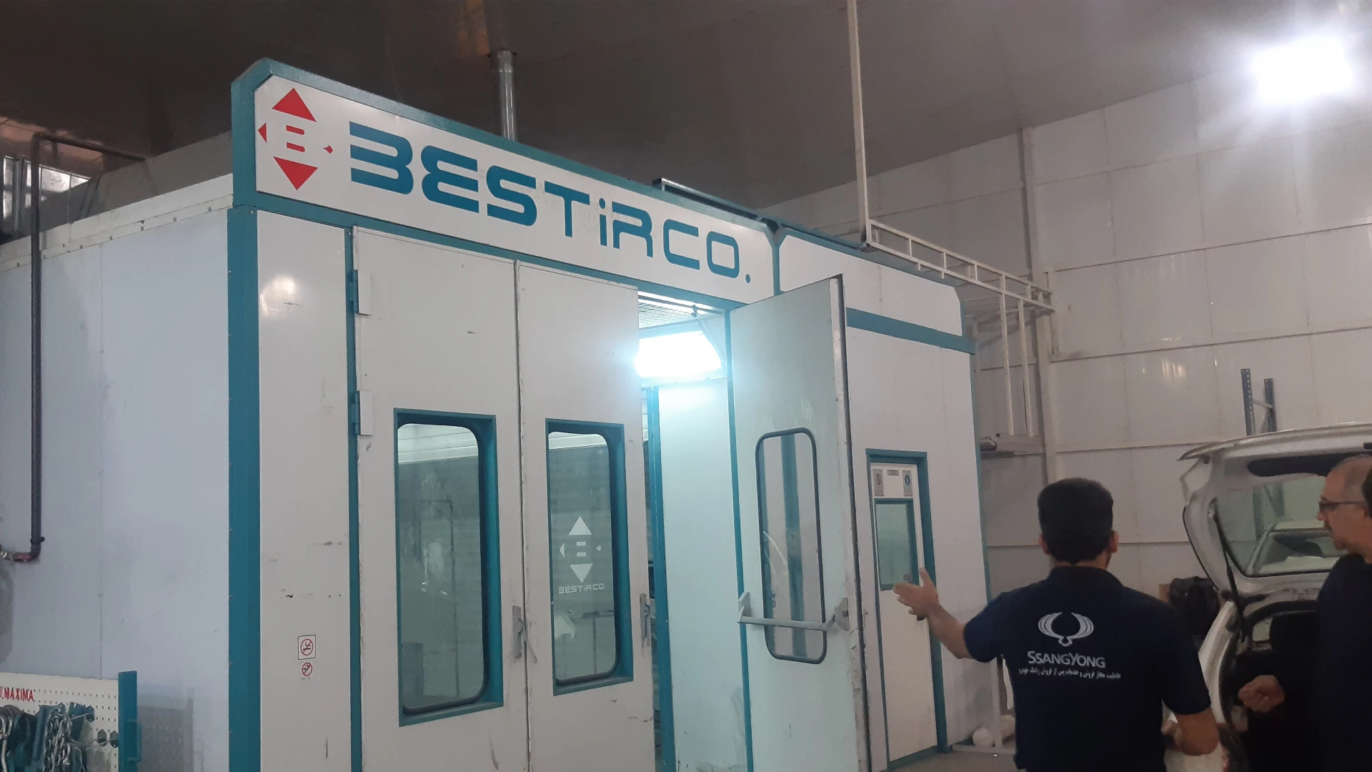BESTIR designed automotive refinishing combi booth